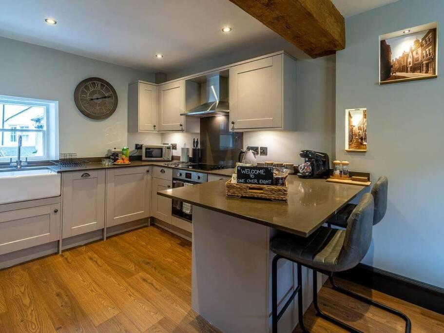 One Over Eight - Luxury One Bed Apartment Whitby Exterior photo